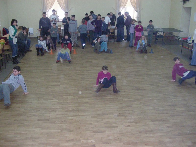 Jak dobrze miec taka swietlice - zabawy ruchowe